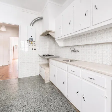 3 Bedroom In Benfica 아파트 *
