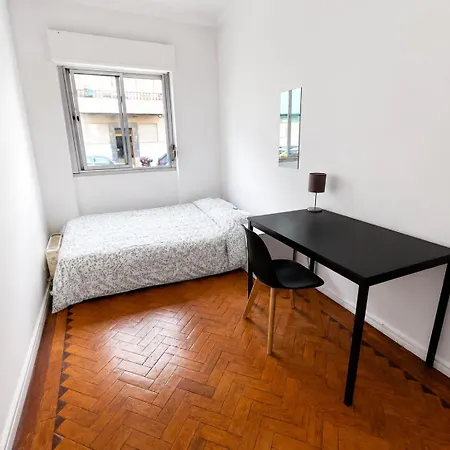 3 Bedroom In Benfica 리스본