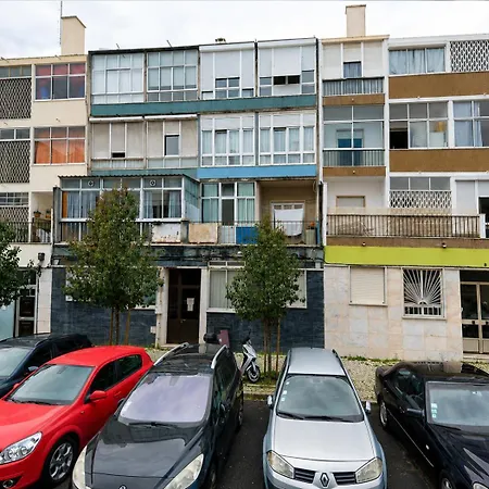 3 Bedroom In Benfica 아파트 *